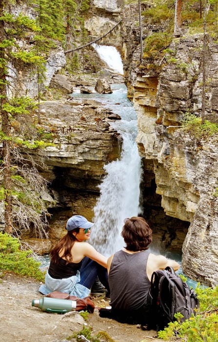 5 Stunning Hikes You'll Want to do Along the Icefields Parkway