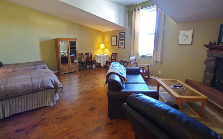 Country Encounters: Why its The Best Place to Stay in the Crowsnest Area