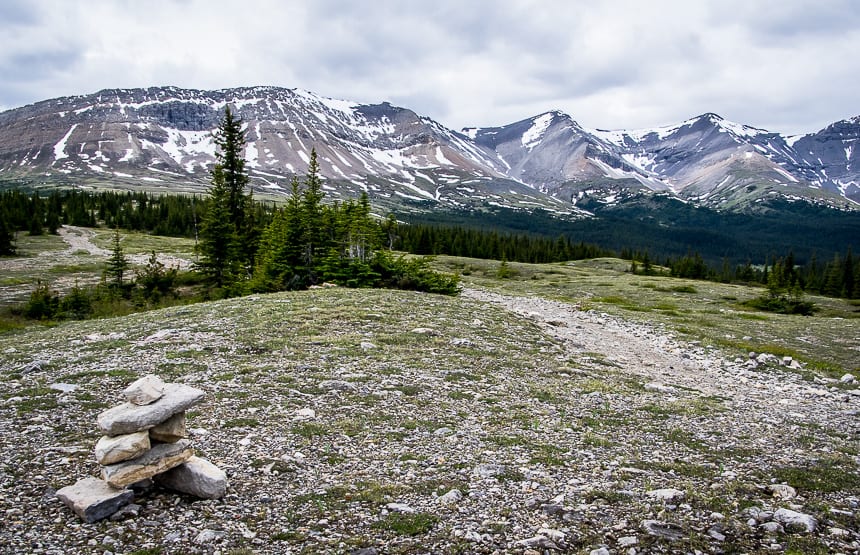 4 Great Alternatives to Jasper National Park - Hiking from the Cardinal Divide